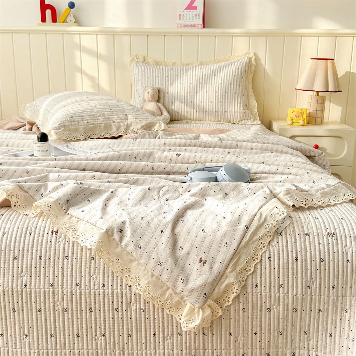 91家纺网 家纺一手货源 找家纺 雯豆家纺 2026春夏新款A类凉感花边床盖夏被夏凉被空调被四件套 蝶甜小筑