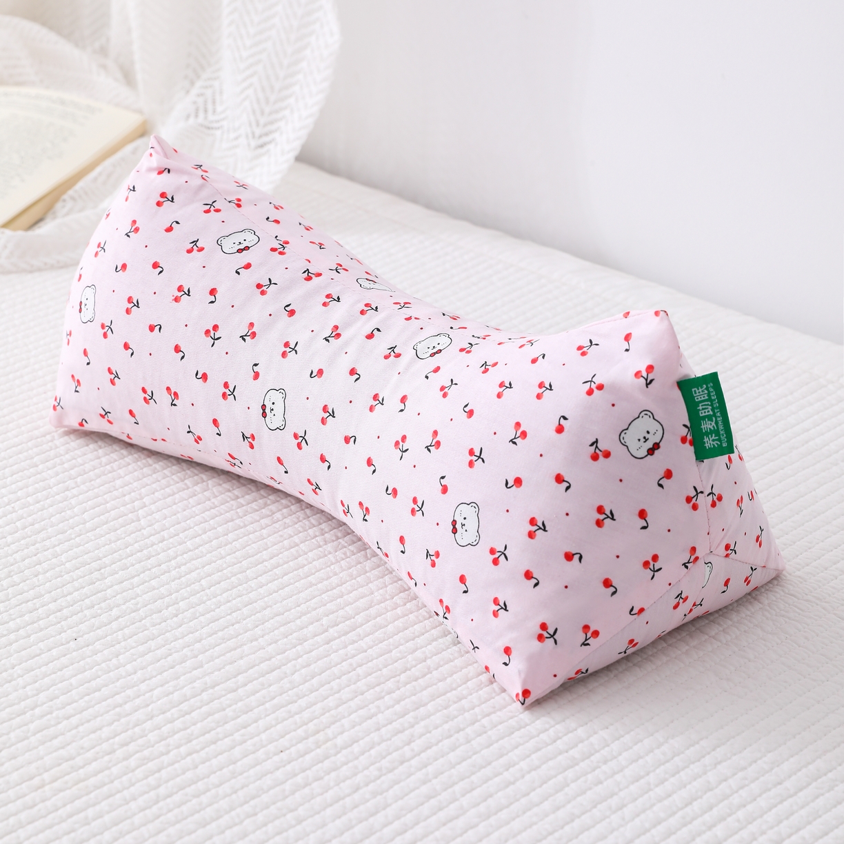 91家纺网 家纺一手货源 找家纺 （总）芯洲 2026新款田园小清新骨头劲椎三角荞麦枕-浪漫花园