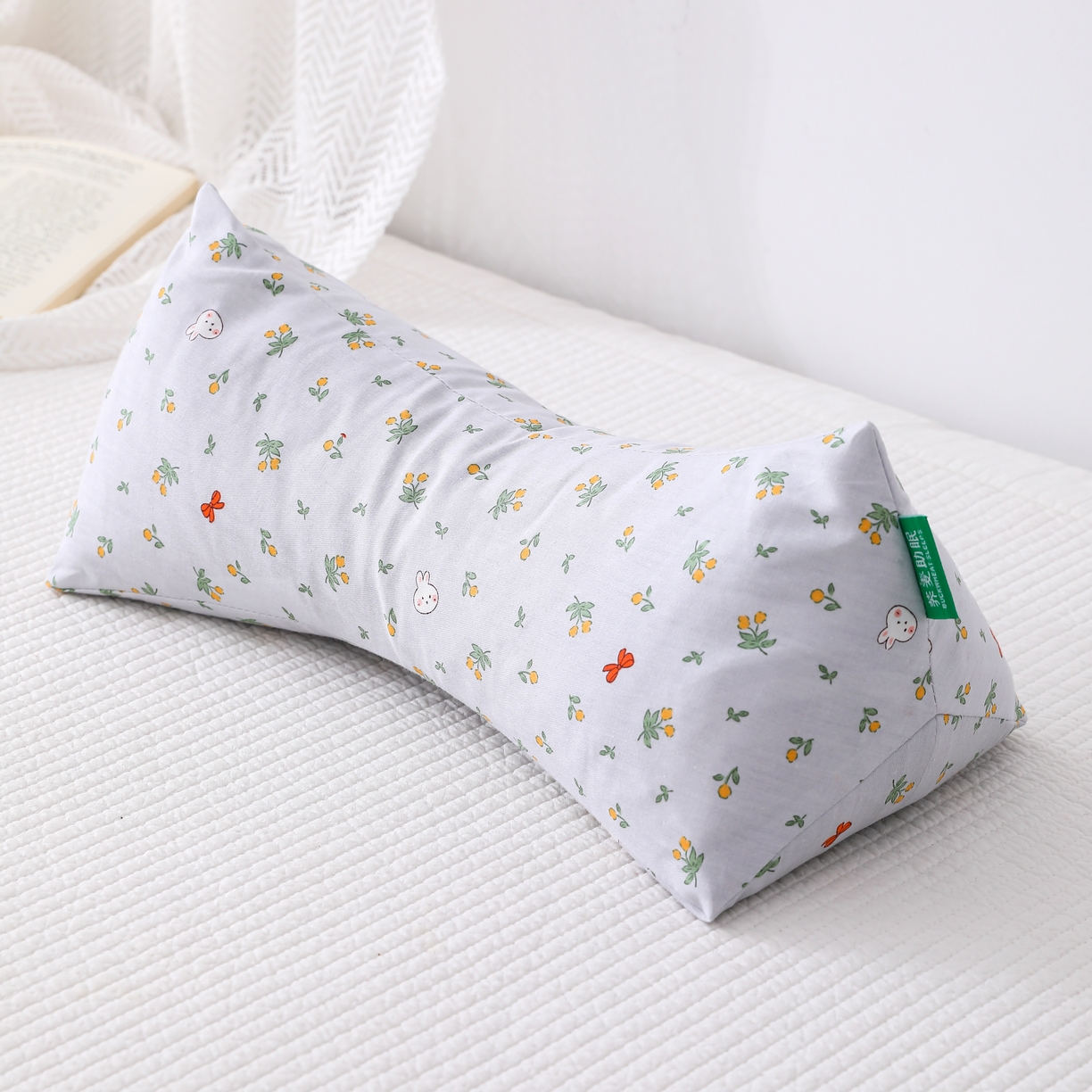 91家纺网 家纺一手货源 找家纺 （总）芯洲 2026新款田园小清新骨头劲椎三角荞麦枕-浪漫花园