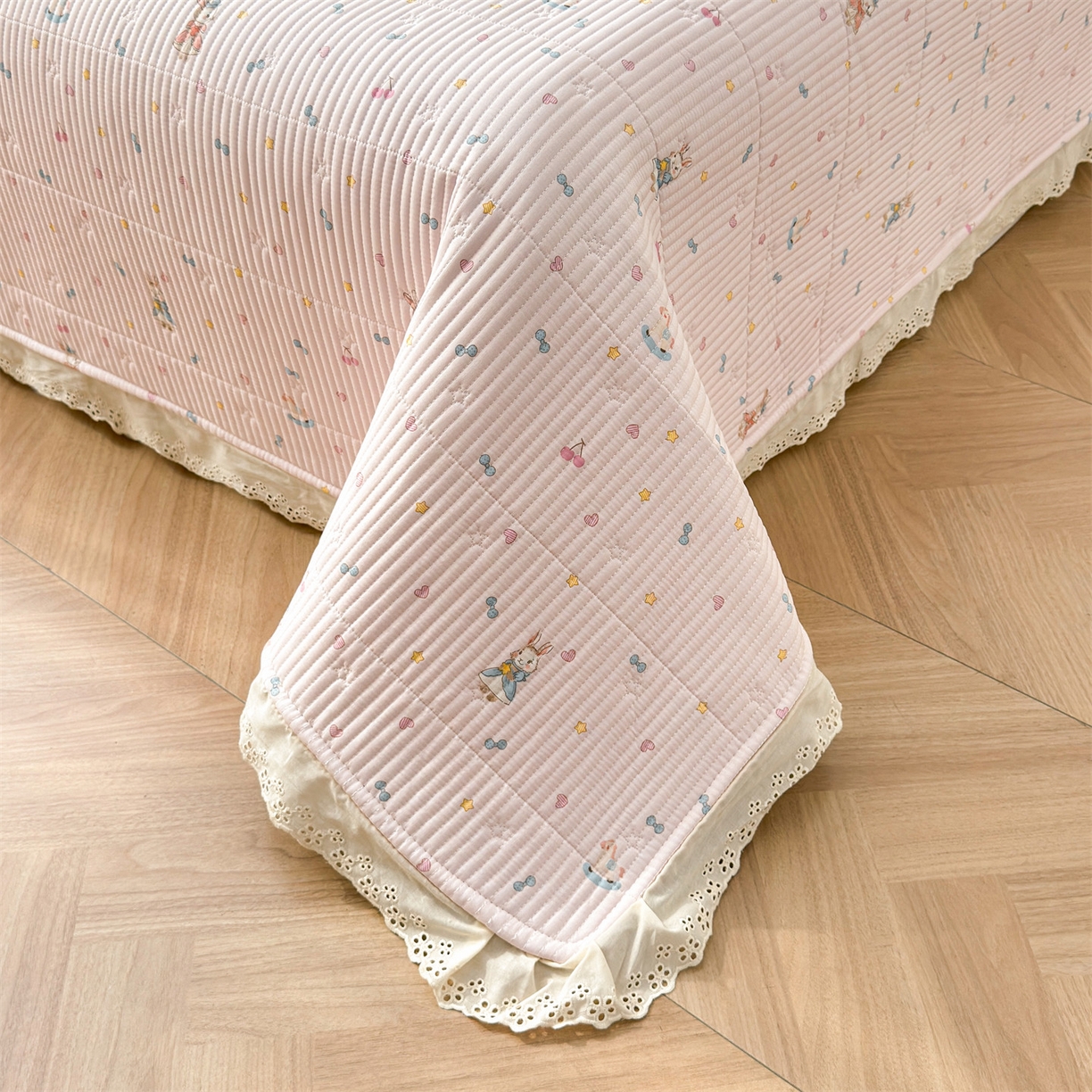 91家纺网 家纺一手货源 找家纺 雯豆家纺 2026春夏新款A类凉感花边床盖夏被夏凉被空调被四件套 兔子公主