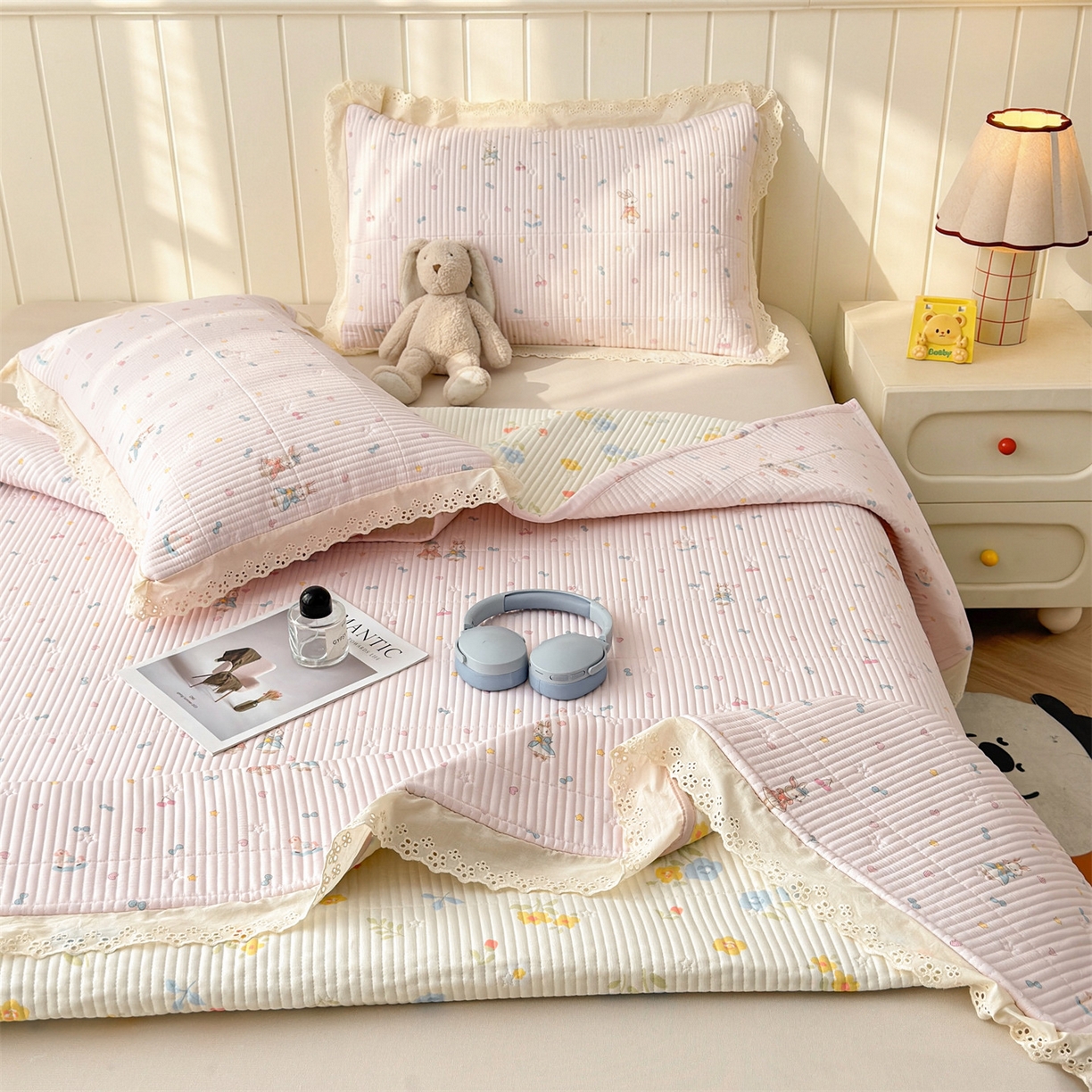 91家纺网 家纺一手货源 找家纺 雯豆家纺 2026春夏新款A类凉感花边床盖夏被夏凉被空调被四件套 兔子公主