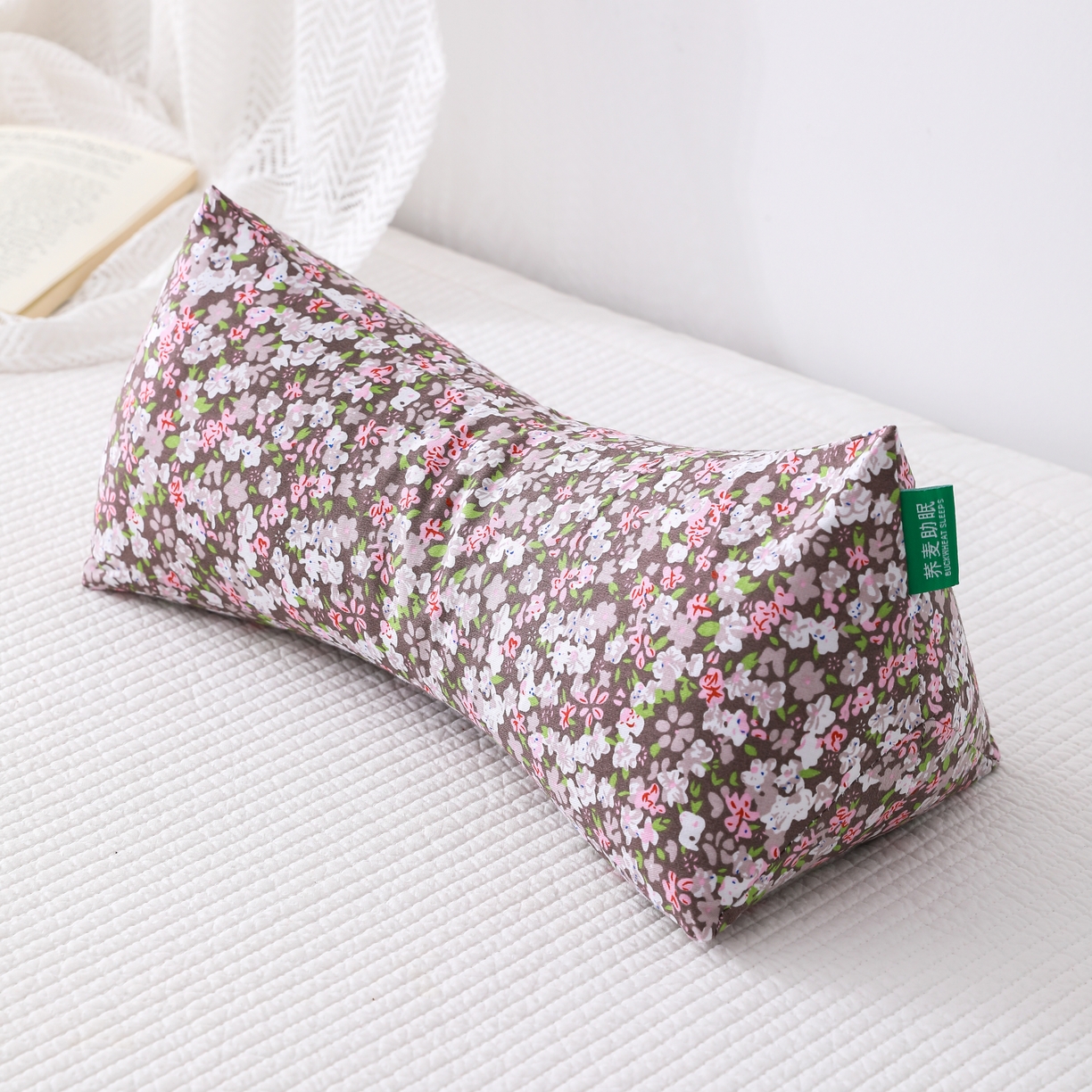 91家纺网 家纺一手货源 找家纺 （总）芯洲 2026新款田园小清新骨头劲椎三角荞麦枕-浪漫花园