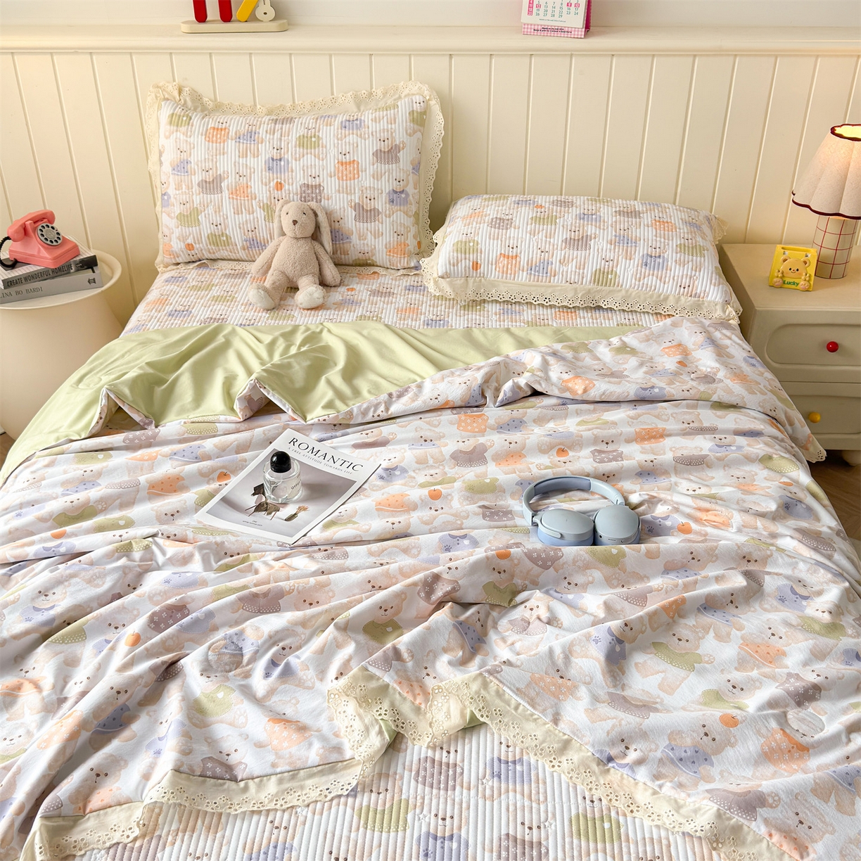 91家纺网 家纺一手货源 找家纺 雯豆家纺 2026春夏新款A类凉感花边床盖夏被夏凉被空调被四件套 彩色小熊