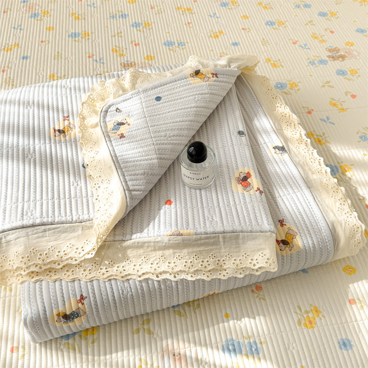 91家纺网 家纺一手货源 找家纺 雯豆家纺 2026春夏新款A类凉感花边床盖夏被夏凉被空调被四件套 暖汪汪