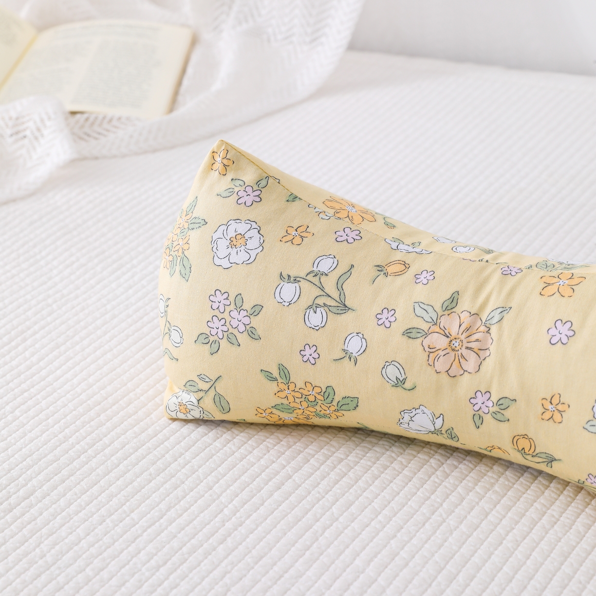 91家纺网 家纺一手货源 找家纺 （总）芯洲 2026新款田园小清新骨头劲椎三角荞麦枕-浪漫花园