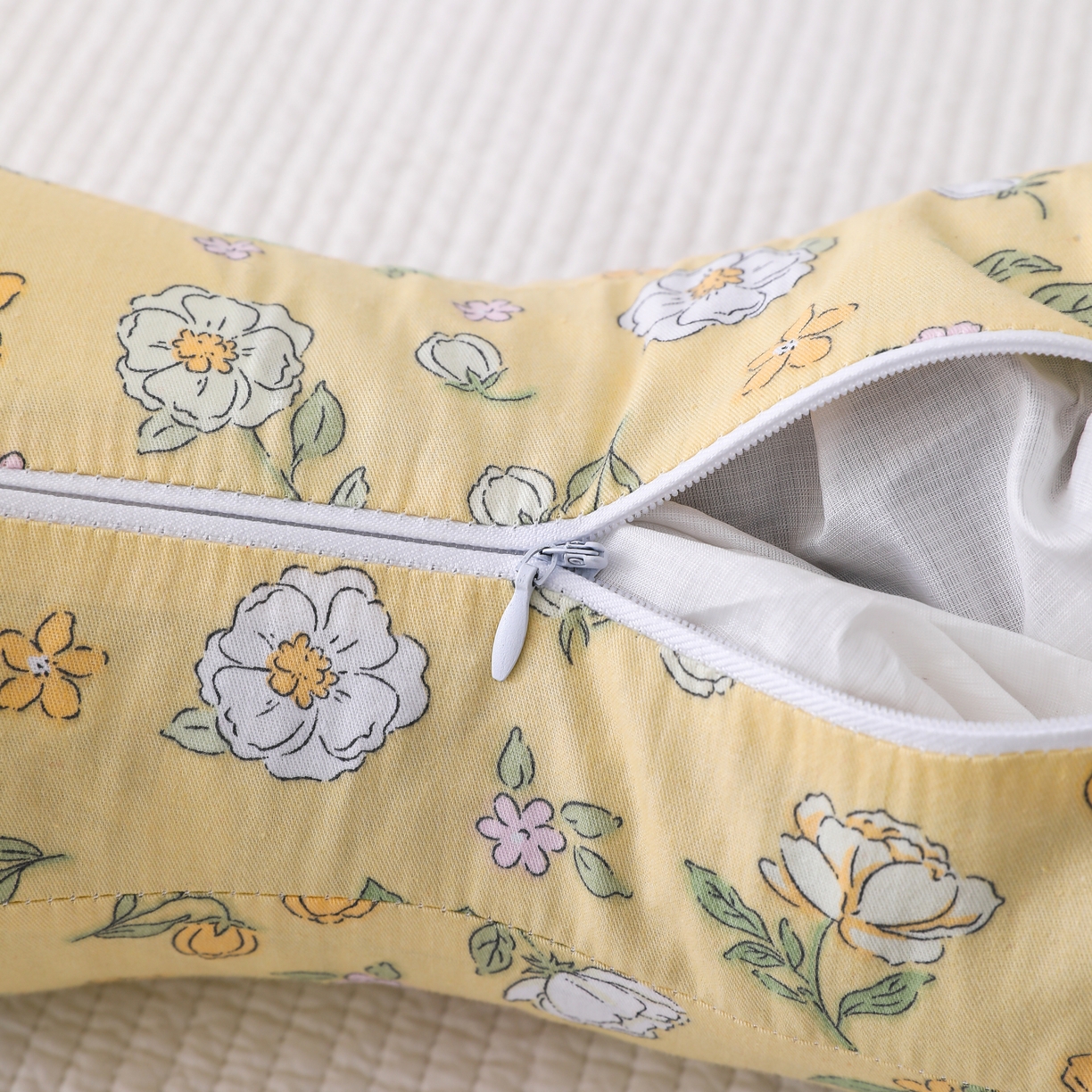 91家纺网 家纺一手货源 找家纺 （总）芯洲 2026新款田园小清新骨头劲椎三角荞麦枕-浪漫花园