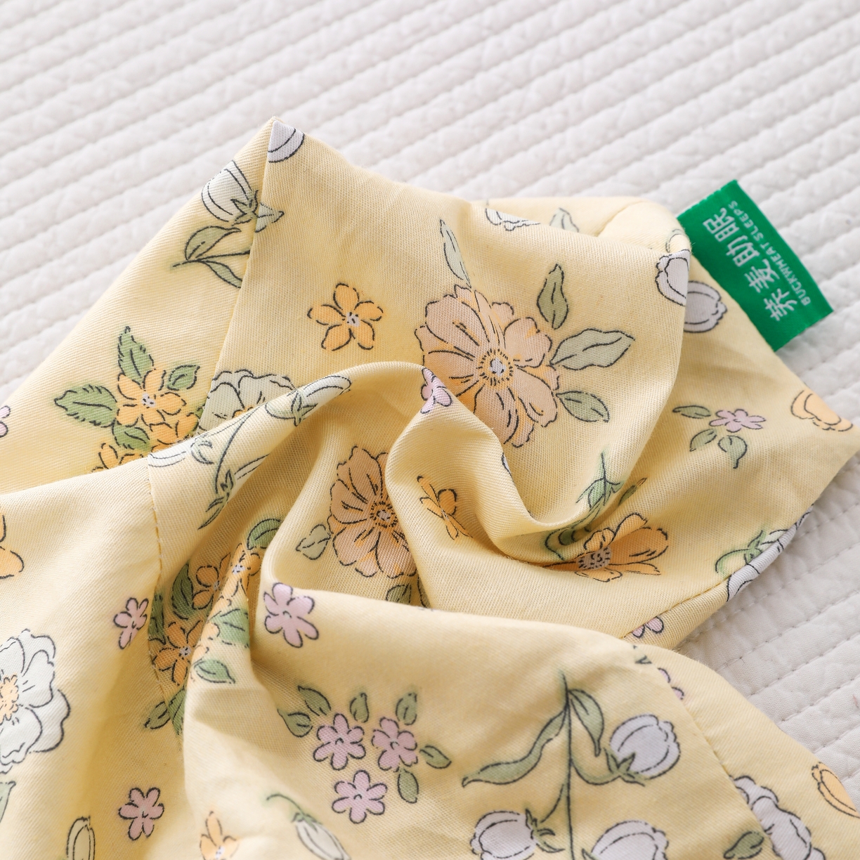 91家纺网 家纺一手货源 找家纺 （总）芯洲 2026新款田园小清新骨头劲椎三角荞麦枕-浪漫花园