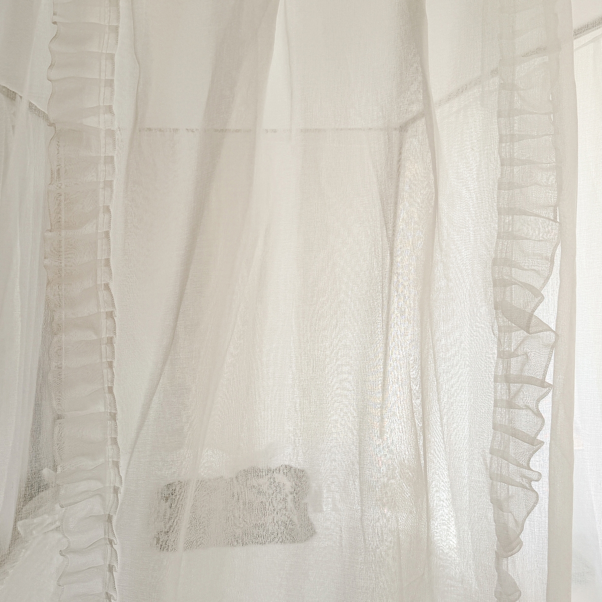 91家纺网 家纺一手货源 找家纺 都市缘蚊帐 2026新款3302多丽棉纱伸缩宫廷蚊帐 3302-云雾白