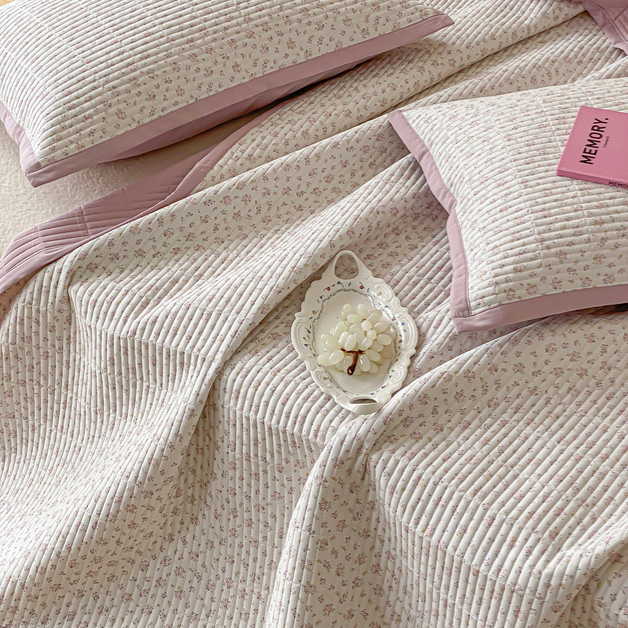 91家纺网 家纺一手货源 找家纺 黛舒家居 2026年春夏款纱洗莫代尔夹棉单床单床单单件床单三件套 粉黛花笺