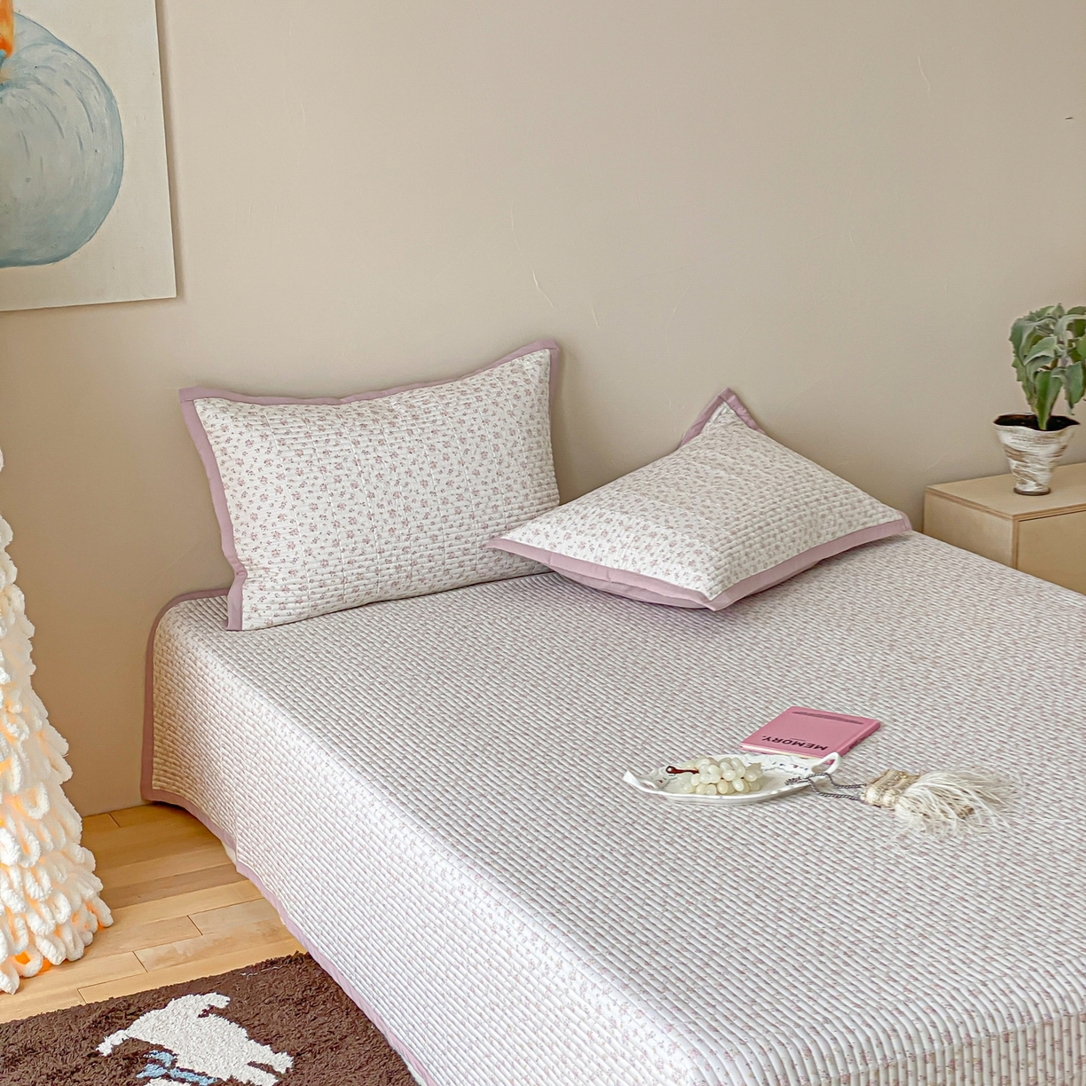 91家纺网 家纺一手货源 找家纺 黛舒家居 2026年春夏款纱洗莫代尔夹棉单床单床单单件床单三件套 粉黛花笺