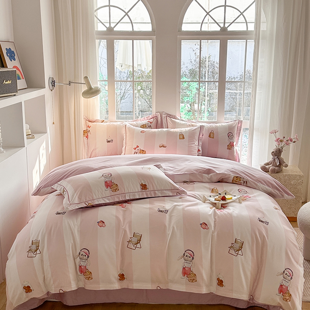 91家纺网 家纺一手货源 找家纺 眷恋家纺 2026新款全棉春夏铂金棉13376数码印花四件套 音乐兔-粉