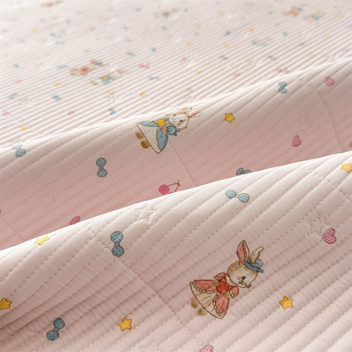 91家纺网 家纺一手货源 找家纺 雯豆家纺 2026春夏新款A类凉感花边床盖三件套 花边床盖-兔子公主