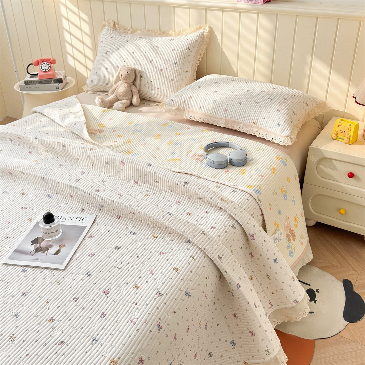 91家纺网 家纺一手货源 找家纺 雯豆家纺 2026春夏新款A类凉感花边床盖三件套 花边床盖-多彩蝴蝶