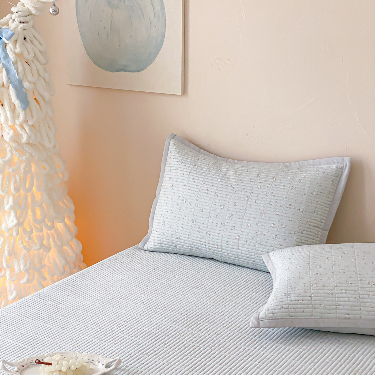 91家纺网 家纺一手货源 找家纺 黛舒家居 2026年春夏款纱洗莫代尔夹棉单床单床单单件床单三件套 蓝屿花间