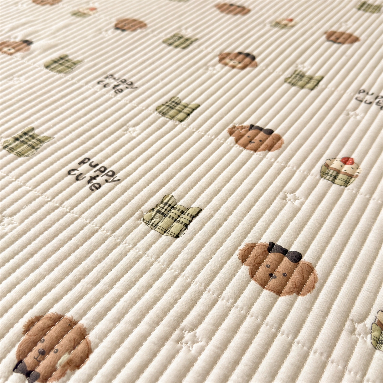 91家纺网 家纺一手货源 找家纺 雯豆家纺 2026春夏新款A类凉感花边床盖三件套 花边床盖-蛋糕小熊