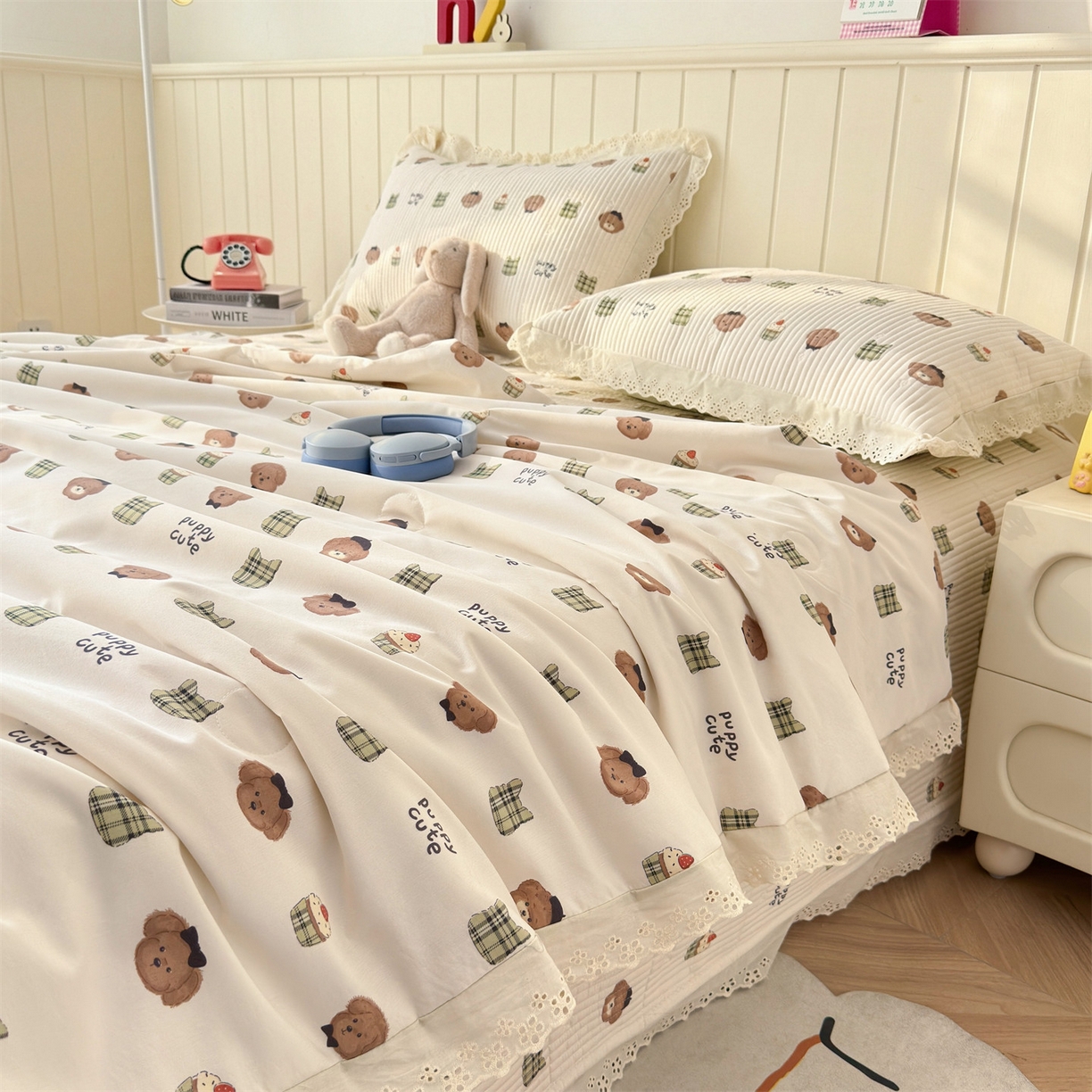 91家纺网 家纺一手货源 找家纺 雯豆家纺 2026春夏新款A类凉感花边床盖三件套 花边床盖-蛋糕小熊