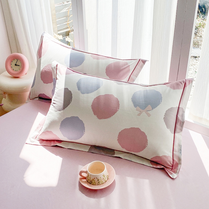 91家纺网 家纺一手货源 找家纺 眷恋家纺 2026新款全棉春夏铂金棉13376数码印花四件套 圆点精灵-粉