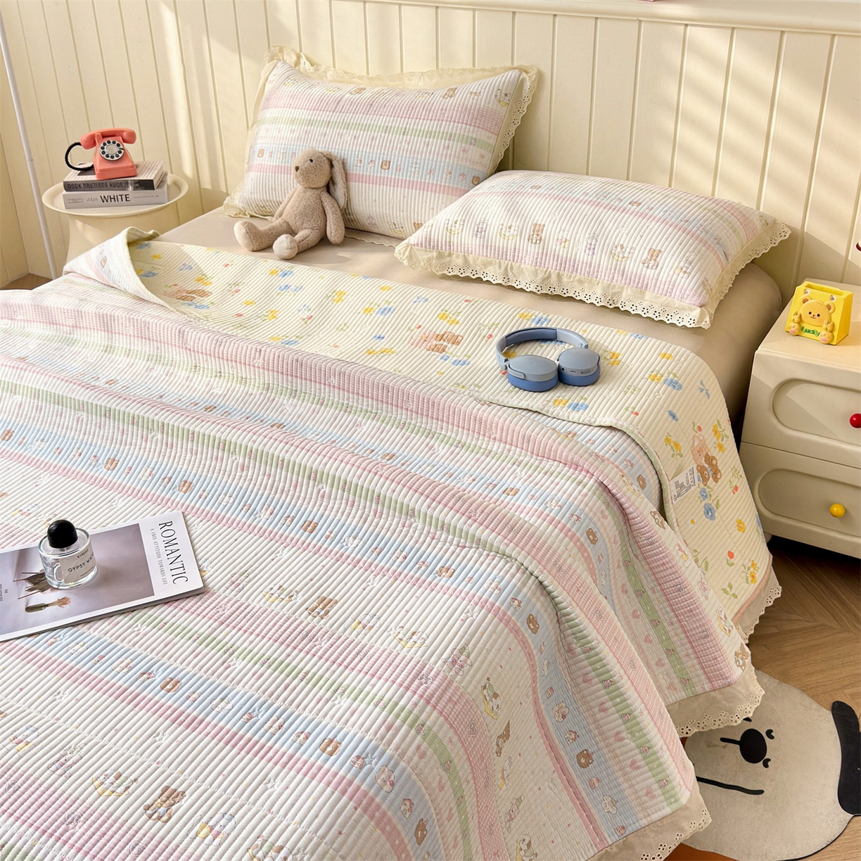 91家纺网 家纺一手货源 找家纺 雯豆家纺 2026春夏新款A类凉感花边床盖三件套 花边床盖-熊趣小窝