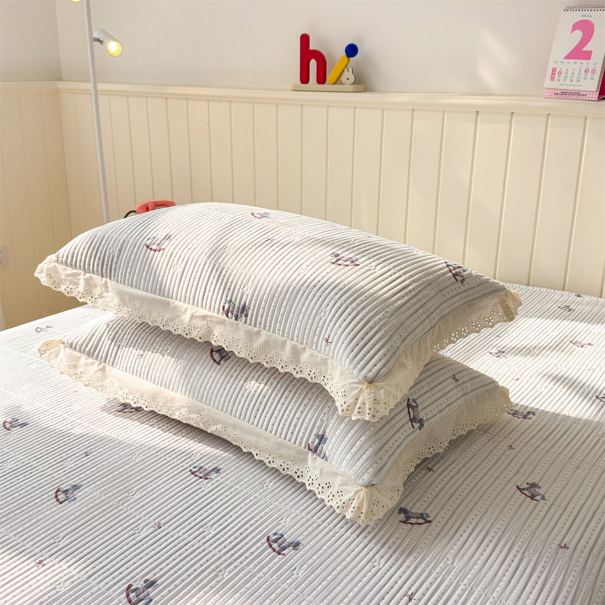 91家纺网 家纺一手货源 找家纺 雯豆家纺 2026春夏新款A类凉感花边床盖三件套 花边床盖-木马王子