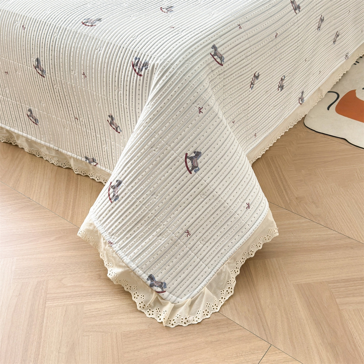 91家纺网 家纺一手货源 找家纺 雯豆家纺 2026春夏新款A类凉感花边床盖三件套 花边床盖-木马王子