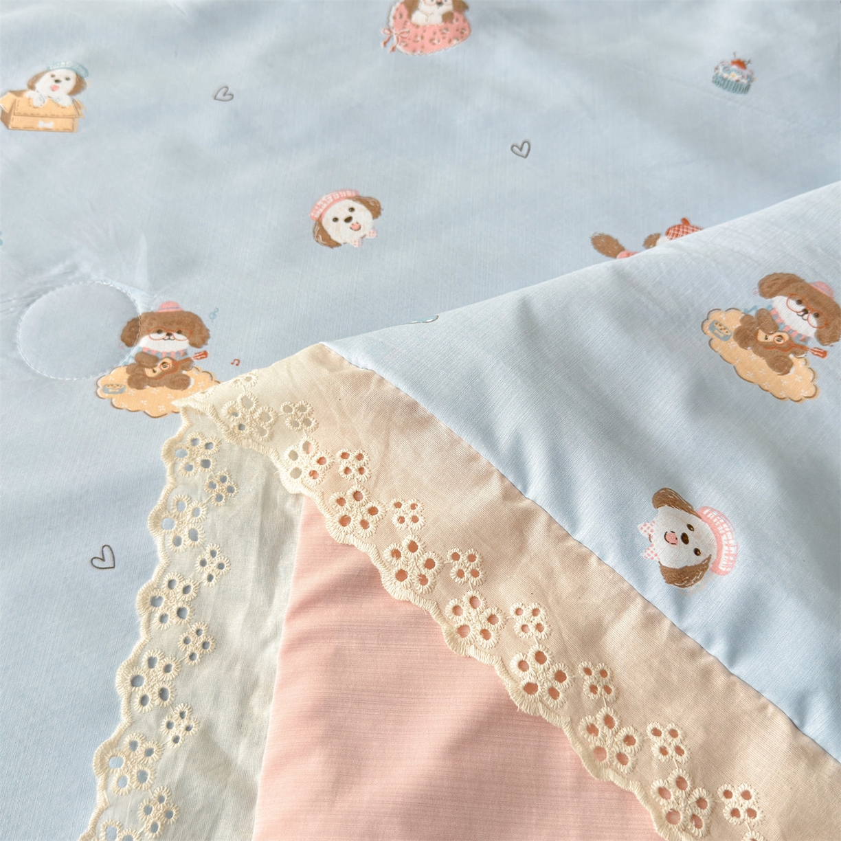 91家纺网 家纺一手货源 找家纺 雯豆家纺 2026春夏新款A类凉感花边床盖三件套 花边床盖-修勾木马（蓝）