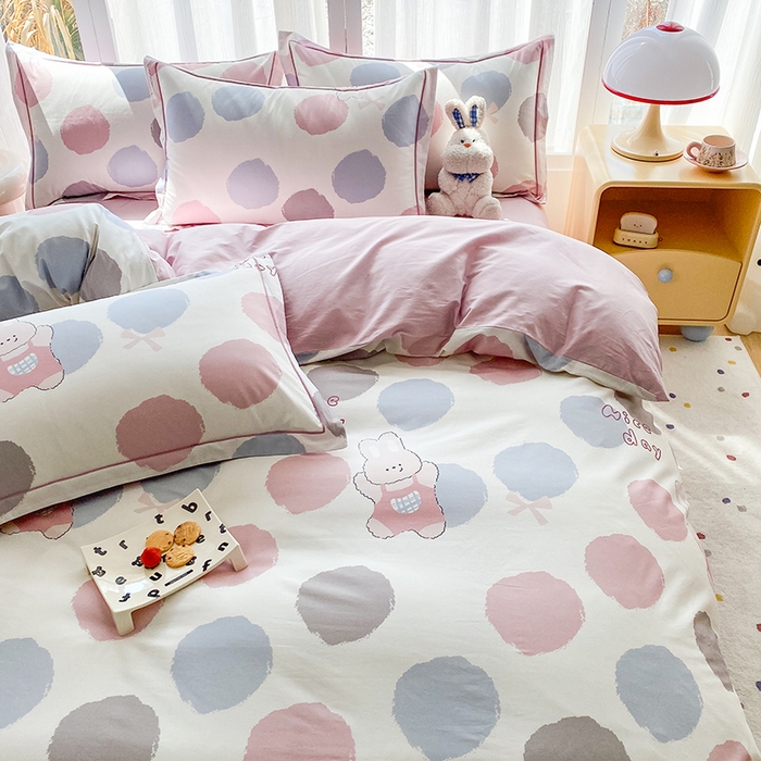 91家纺网 家纺一手货源 找家纺 眷恋家纺 2026新款全棉春夏铂金棉13376数码印花四件套 圆点精灵-粉