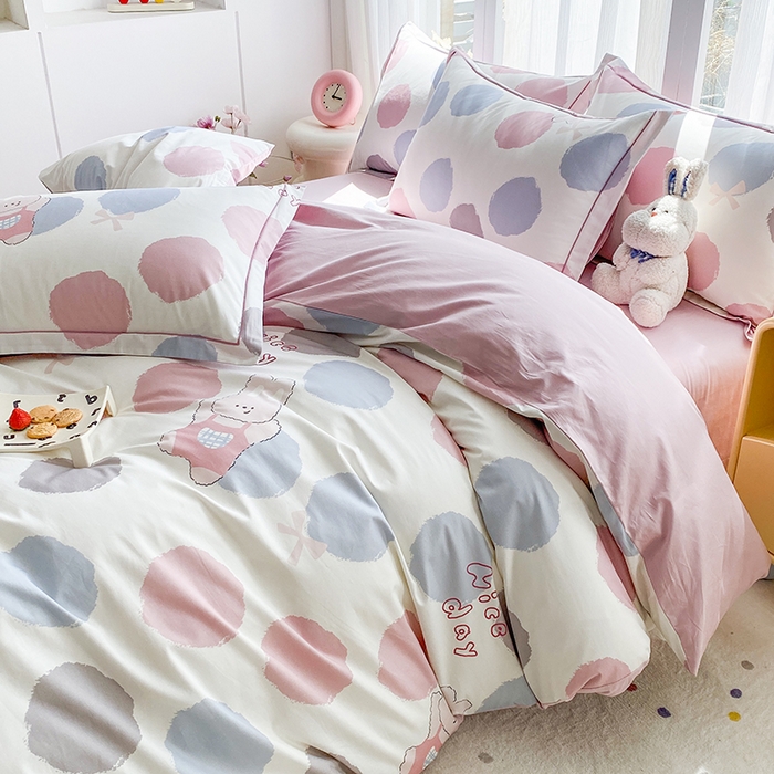 91家纺网 家纺一手货源 找家纺 眷恋家纺 2026新款全棉春夏铂金棉13376数码印花四件套 圆点精灵-粉