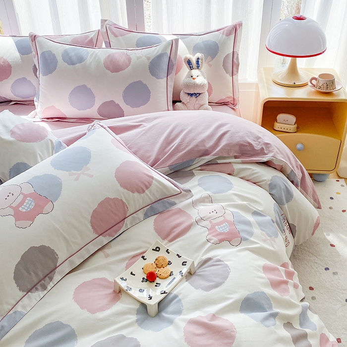 91家纺网 家纺一手货源 找家纺 眷恋家纺 2026新款全棉春夏铂金棉13376数码印花四件套 圆点精灵-粉