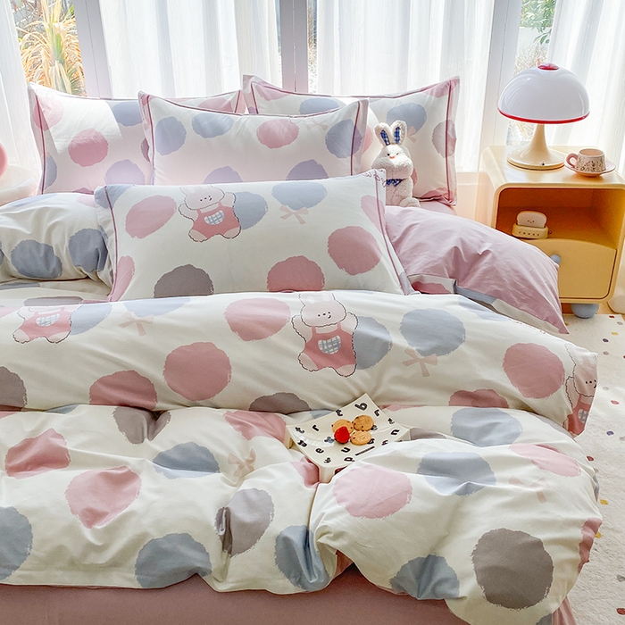 91家纺网 家纺一手货源 找家纺 眷恋家纺 2026新款全棉春夏铂金棉13376数码印花四件套 圆点精灵-粉