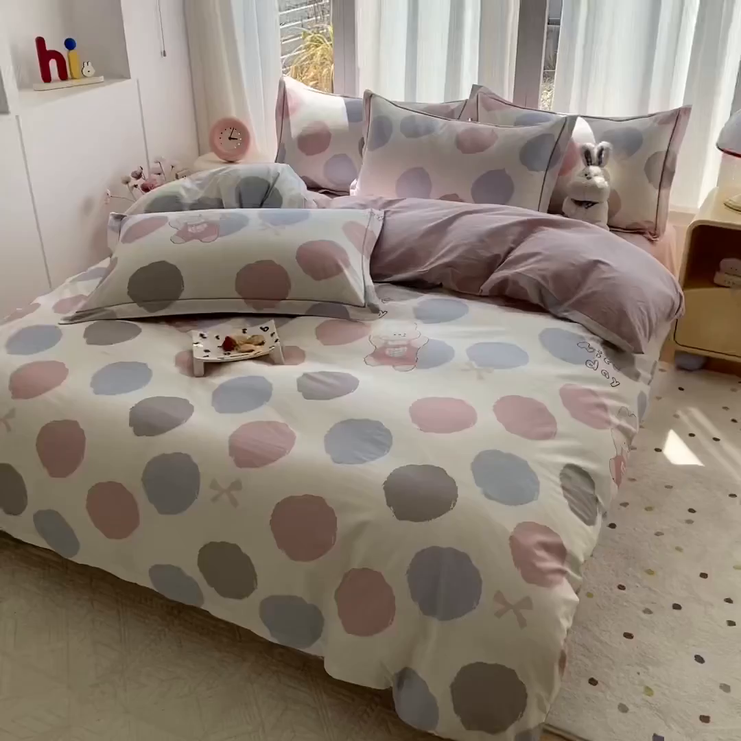 91家纺网 家纺一手货源 找家纺 眷恋家纺 2026新款全棉春夏铂金棉13376数码印花四件套 圆点精灵-粉