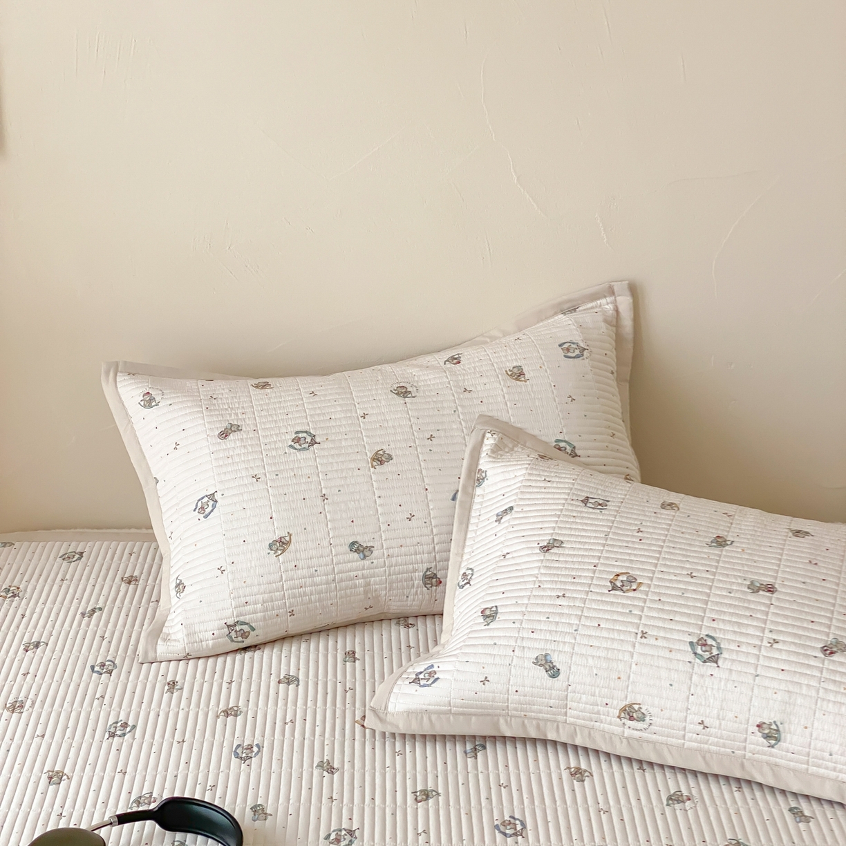 91家纺网 家纺一手货源 找家纺 黛舒家居 2026年春夏款纱洗莫代尔夹棉单床单床单单件床单三件套 米象小园