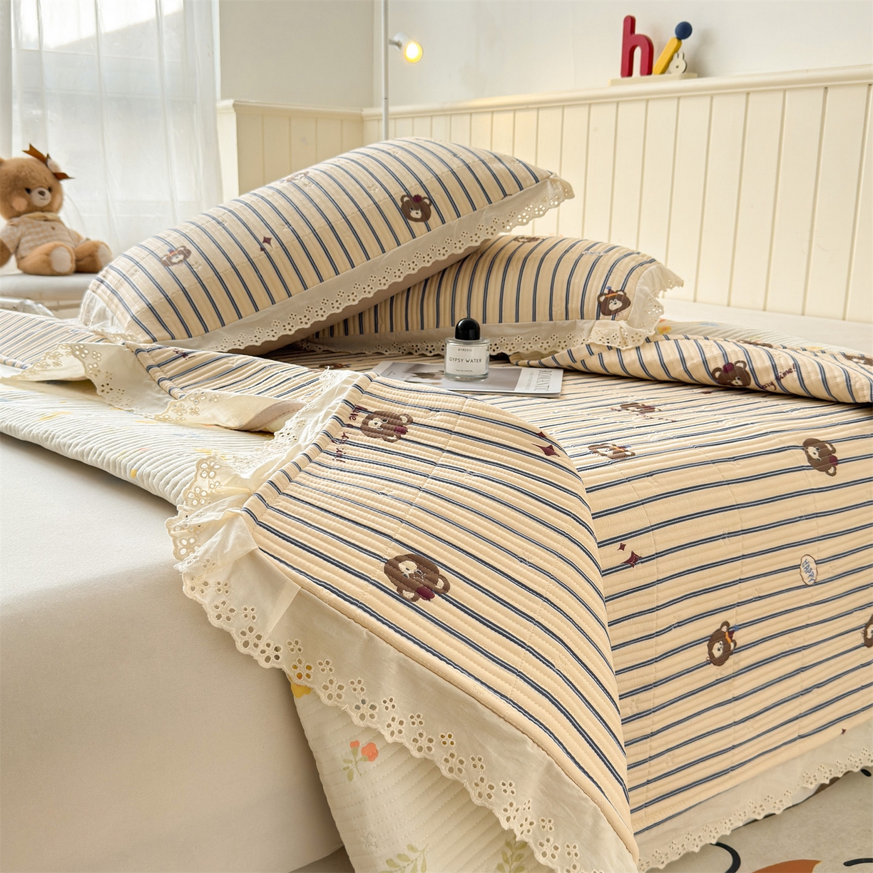 91家纺网 家纺一手货源 找家纺 雯豆家纺 2026春夏新款A类凉感花边床盖三件套 花边床盖-嗨皮熊