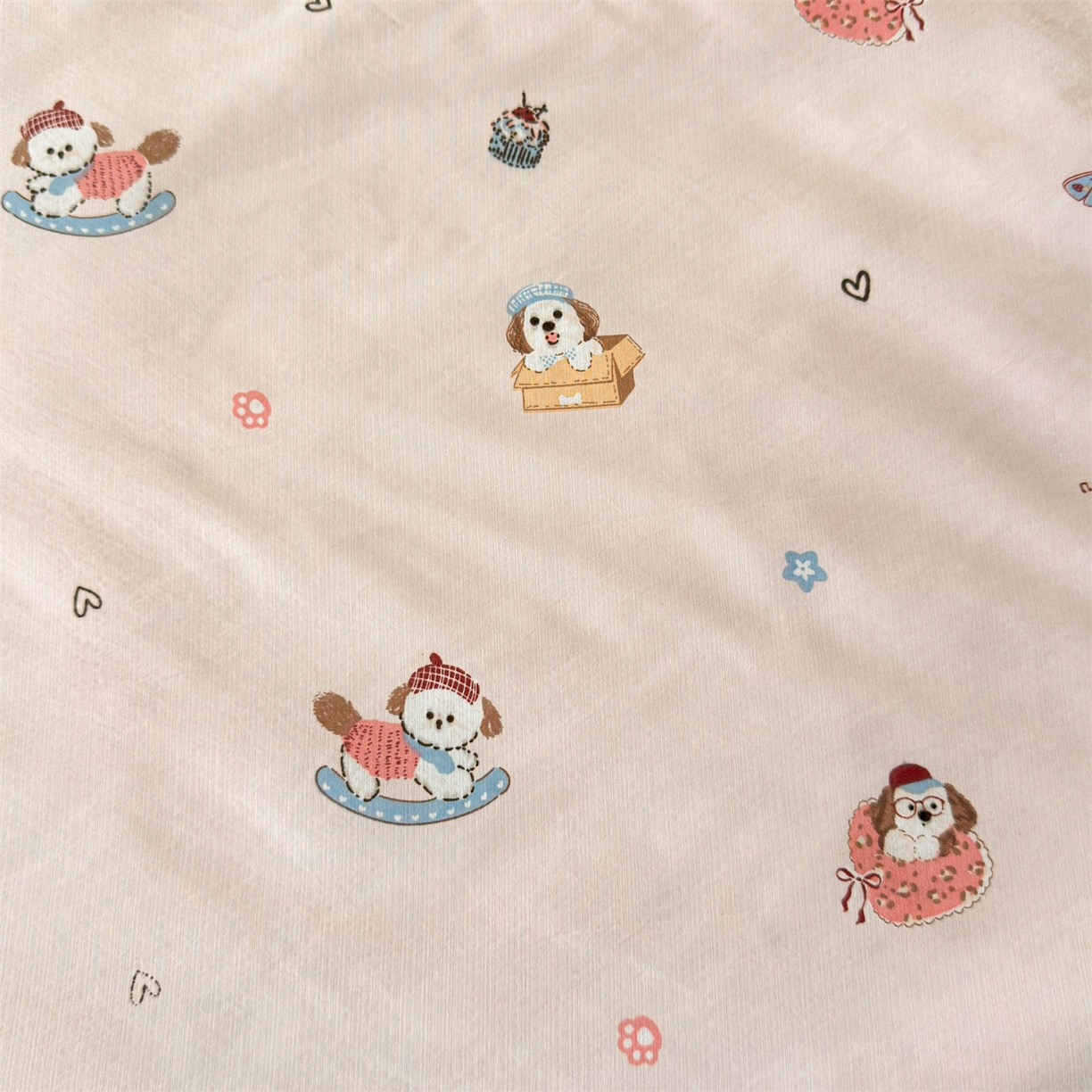 91家纺网 家纺一手货源 找家纺 雯豆家纺 2026春夏新款A类凉感花边床盖三件套 花边床盖-修勾木马（粉）