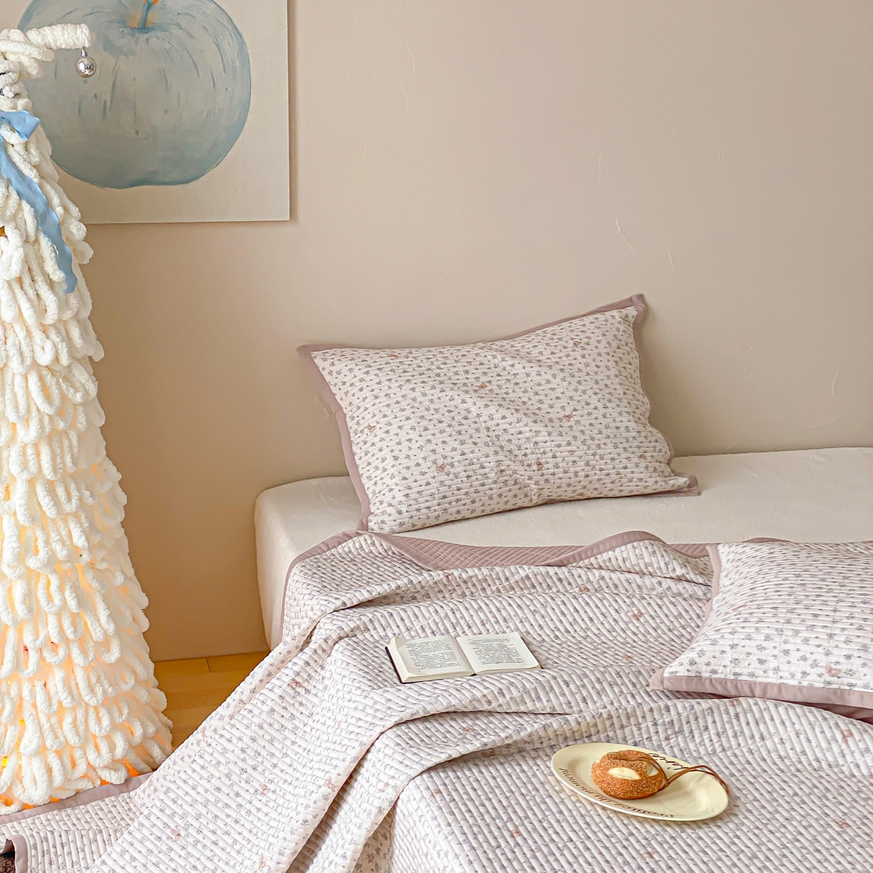 91家纺网 家纺一手货源 找家纺 黛舒家居 2026年春夏款纱洗莫代尔夹棉单床单床单单件床单三件套 奶咖小兔