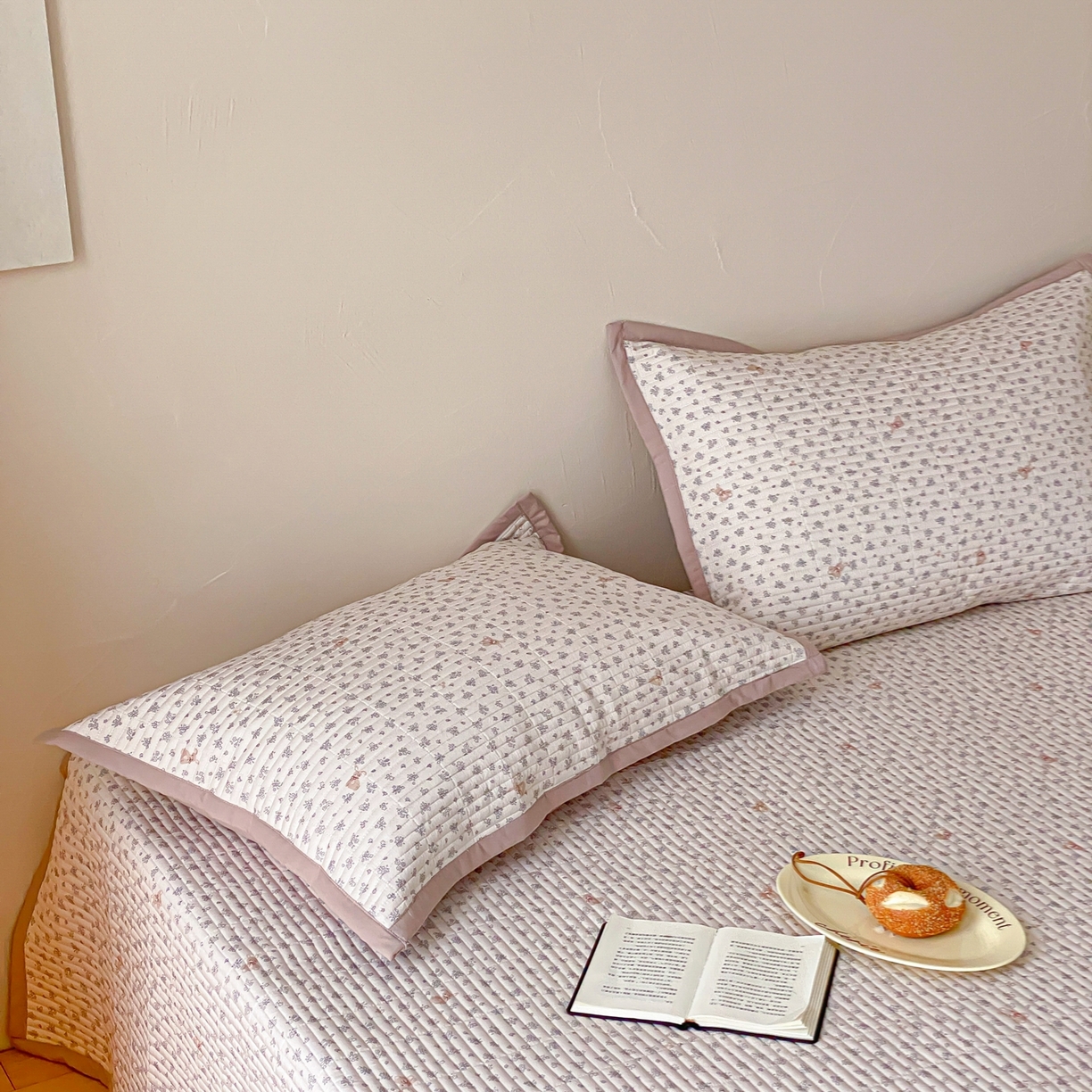 91家纺网 家纺一手货源 找家纺 黛舒家居 2026年春夏款纱洗莫代尔夹棉单床单床单单件床单三件套 奶咖小兔