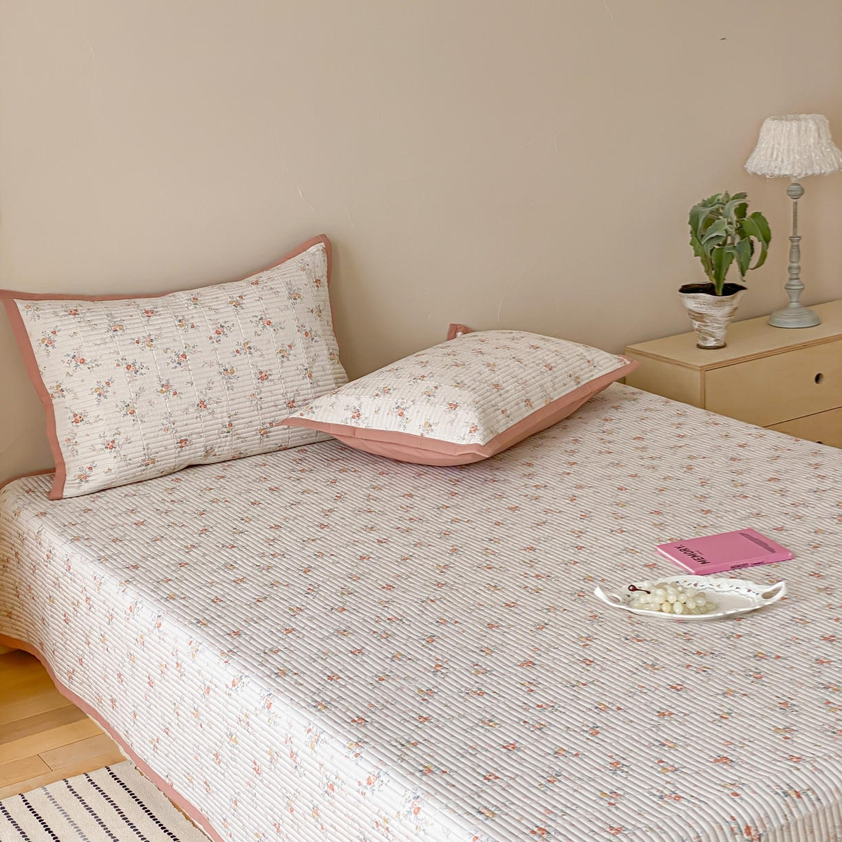 91家纺网 家纺一手货源 找家纺 黛舒家居 2026年春夏款纱洗莫代尔夹棉单床单床单单件床单三件套 晴桔花漾