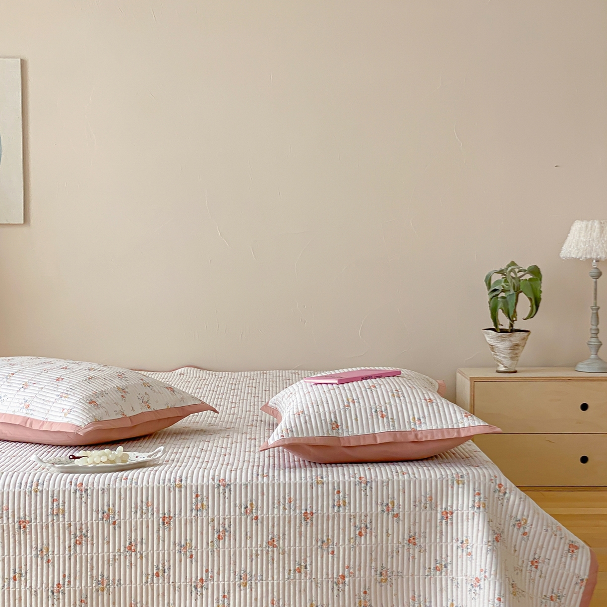 91家纺网 家纺一手货源 找家纺 黛舒家居 2026年春夏款纱洗莫代尔夹棉单床单床单单件床单三件套 晴桔花漾