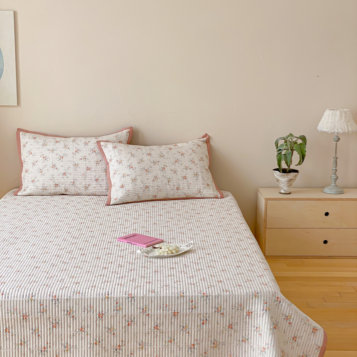 91家纺网 家纺一手货源 找家纺 黛舒家居 2026年春夏款纱洗莫代尔夹棉单床单床单单件床单三件套 晴桔花漾