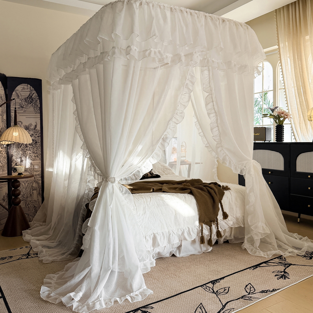 91家纺网 家纺一手货源 找家纺 都市缘蚊帐 2026年新款3303多丽棉纱纯色款轨道蚊帐1.5m 1.8m 云雾白-场景1