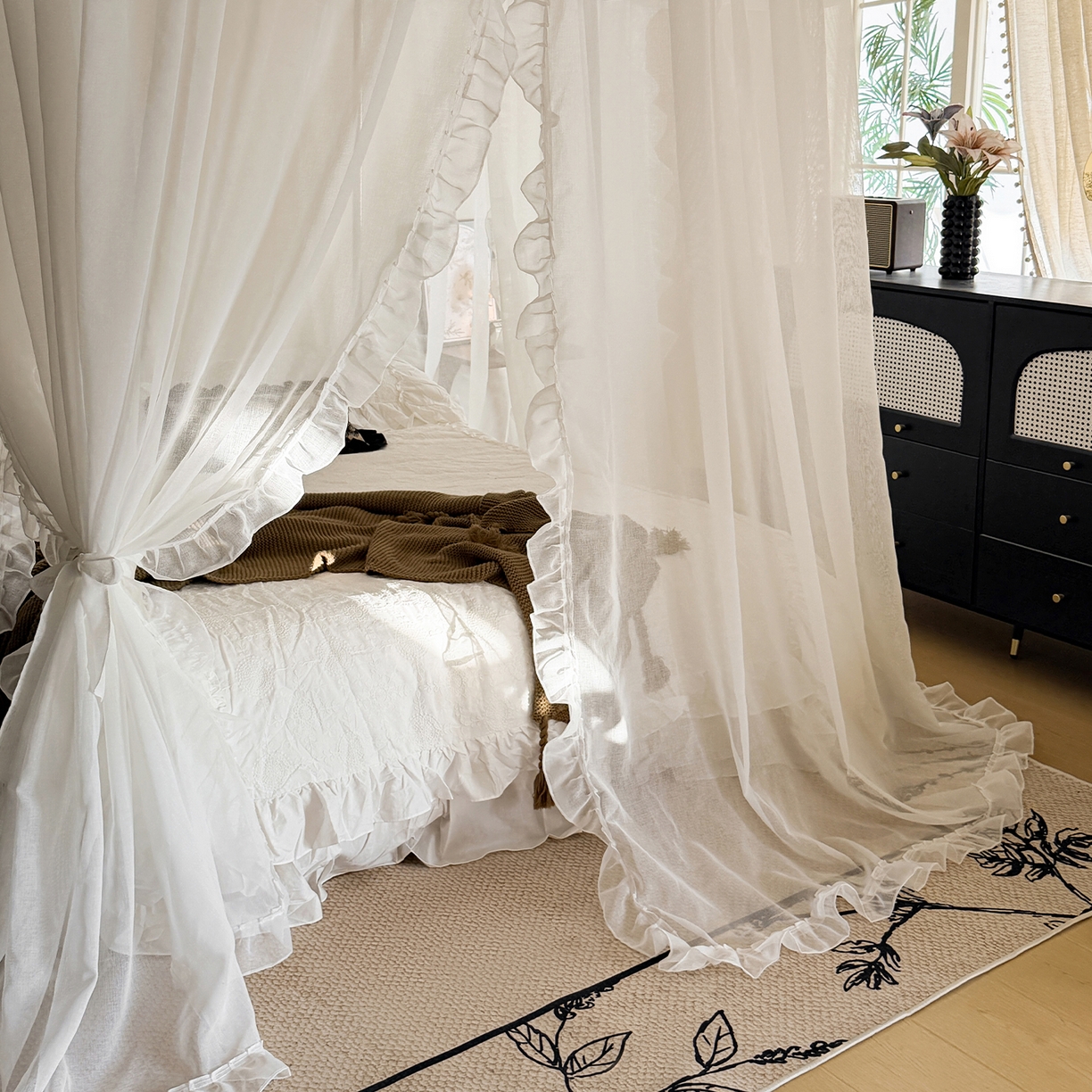 91家纺网 家纺一手货源 找家纺 都市缘蚊帐 2026年新款3303多丽棉纱纯色款轨道蚊帐1.5m 1.8m 云雾白-场景1