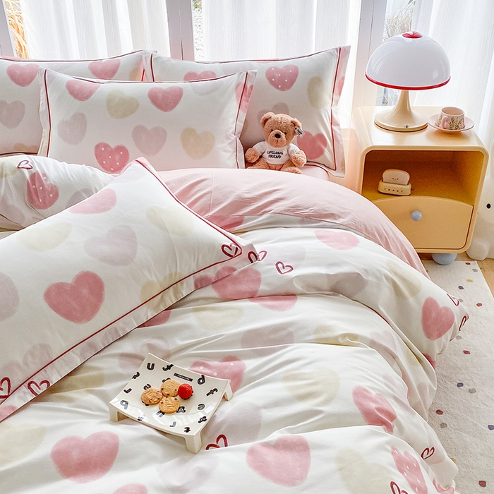 91家纺网 家纺一手货源 找家纺 眷恋家纺 2026新款全棉春夏铂金棉13376数码印花四件套 钟意你-粉