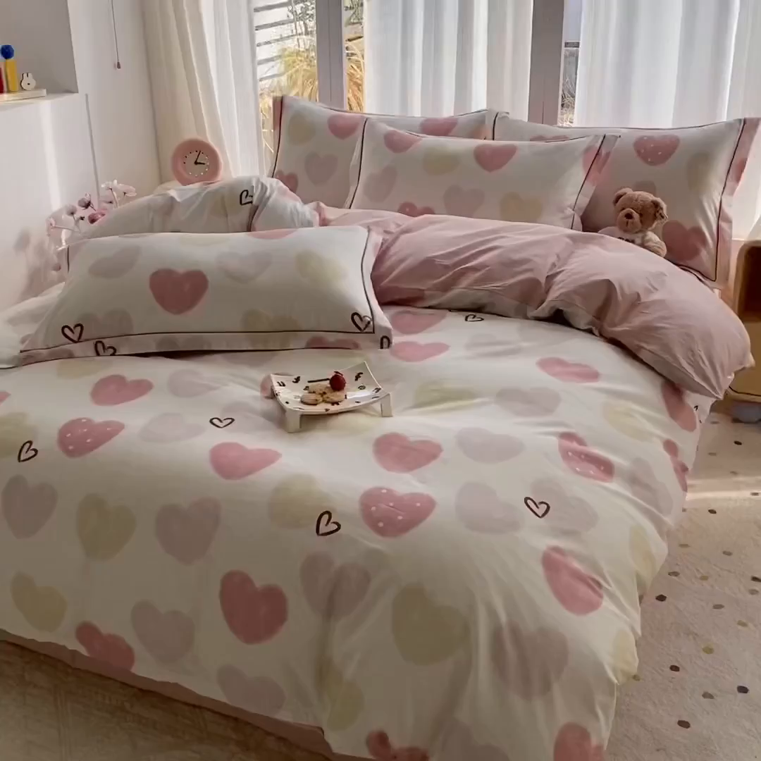 91家纺网 家纺一手货源 找家纺 眷恋家纺 2026新款全棉春夏铂金棉13376数码印花四件套 钟意你-粉