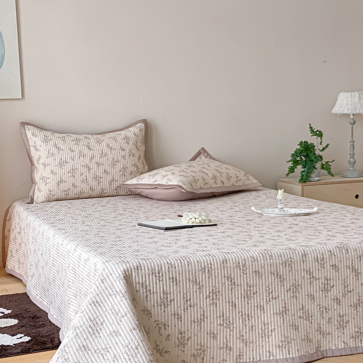 91家纺网 家纺一手货源 找家纺 黛舒家居 2026年春夏款纱洗莫代尔夹棉单床单床单单件床单三件套 柔瓣轻语