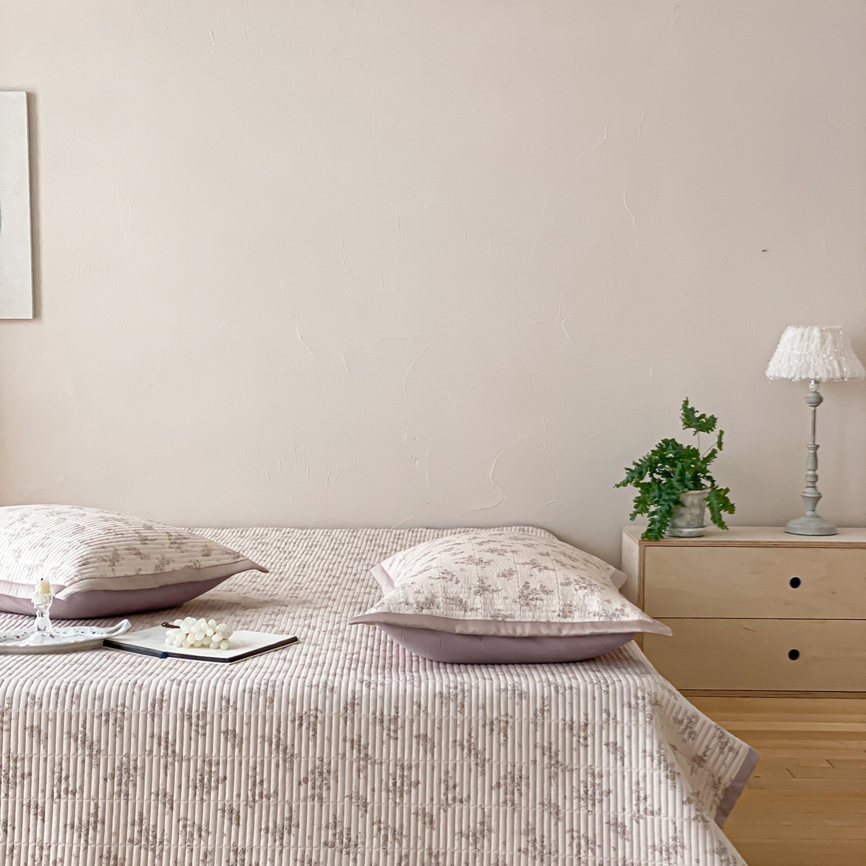 91家纺网 家纺一手货源 找家纺 黛舒家居 2026年春夏款纱洗莫代尔夹棉单床单床单单件床单三件套 柔瓣轻语