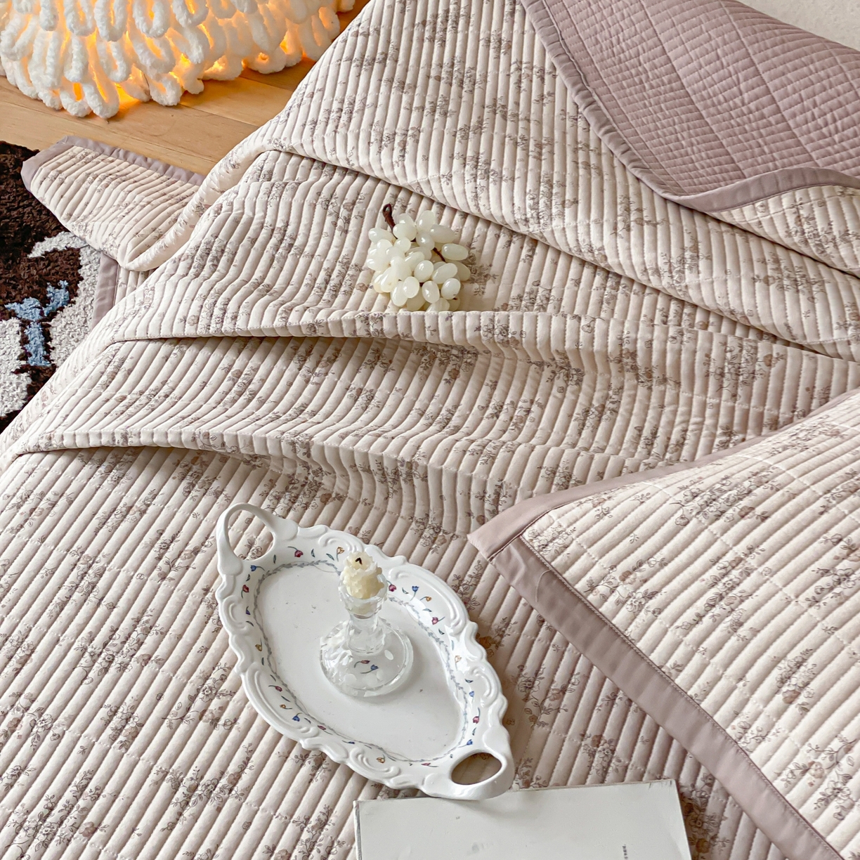 91家纺网 家纺一手货源 找家纺 黛舒家居 2026年春夏款纱洗莫代尔夹棉单床单床单单件床单三件套 柔瓣轻语