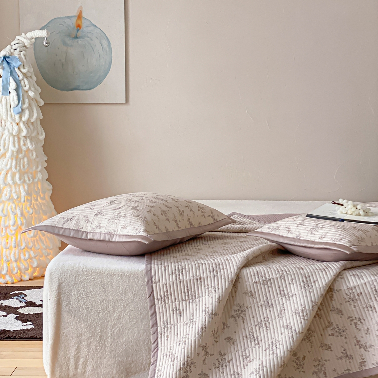 91家纺网 家纺一手货源 找家纺 黛舒家居 2026年春夏款纱洗莫代尔夹棉单床单床单单件床单三件套 柔瓣轻语