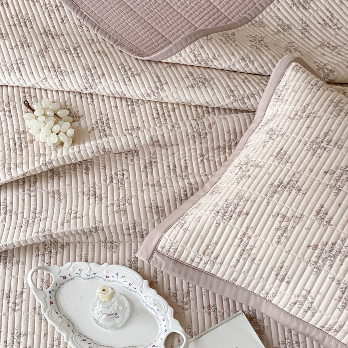 91家纺网 家纺一手货源 找家纺 黛舒家居 2026年春夏款纱洗莫代尔夹棉单床单床单单件床单三件套 柔瓣轻语