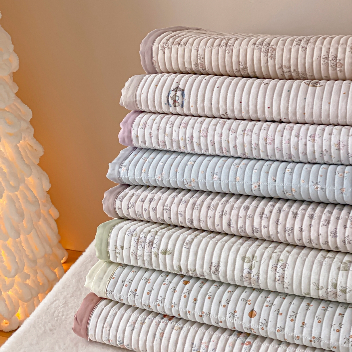 91家纺网 家纺一手货源 找家纺 黛舒家居 2026年春夏款纱洗莫代尔夹棉单床单床单单件床单三件套 组合图仅供展示-不可下单