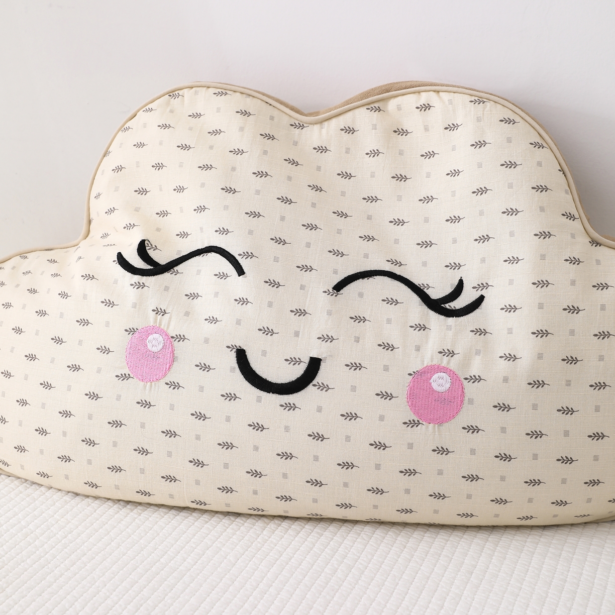 91家纺网 家纺一手货源 找家纺 （总）芯洲 2026新款全棉双层纱云朵可爱荞麦枕刺绣抱枕枕头枕芯