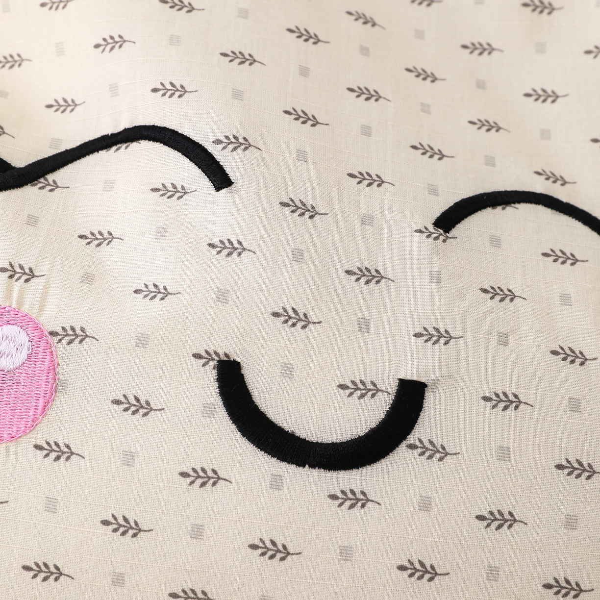 91家纺网 家纺一手货源 找家纺 （总）芯洲 2026新款全棉双层纱云朵可爱荞麦枕刺绣抱枕枕头枕芯